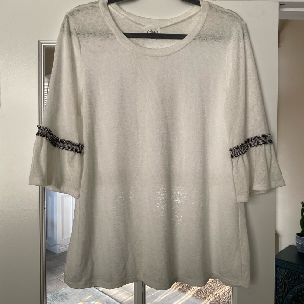 Soft lightweight white sweater with fashion half sleeve